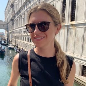 Meet your Posher, Stephanie